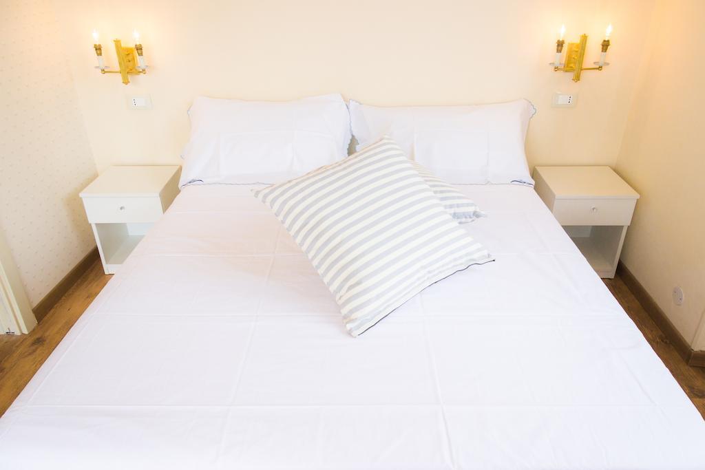 Hotel Dal Generale Moniga del Garda Zimmer foto