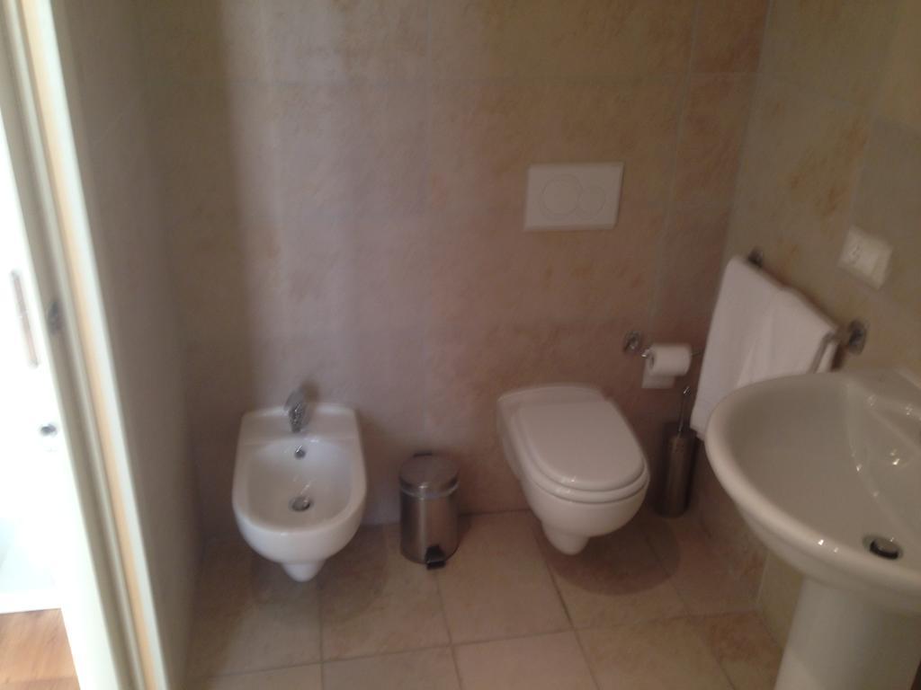 Hotel Dal Generale Moniga del Garda Zimmer foto