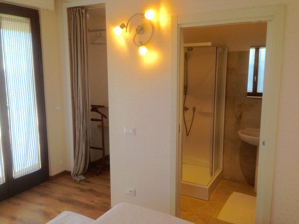 Hotel Dal Generale Moniga del Garda Zimmer foto