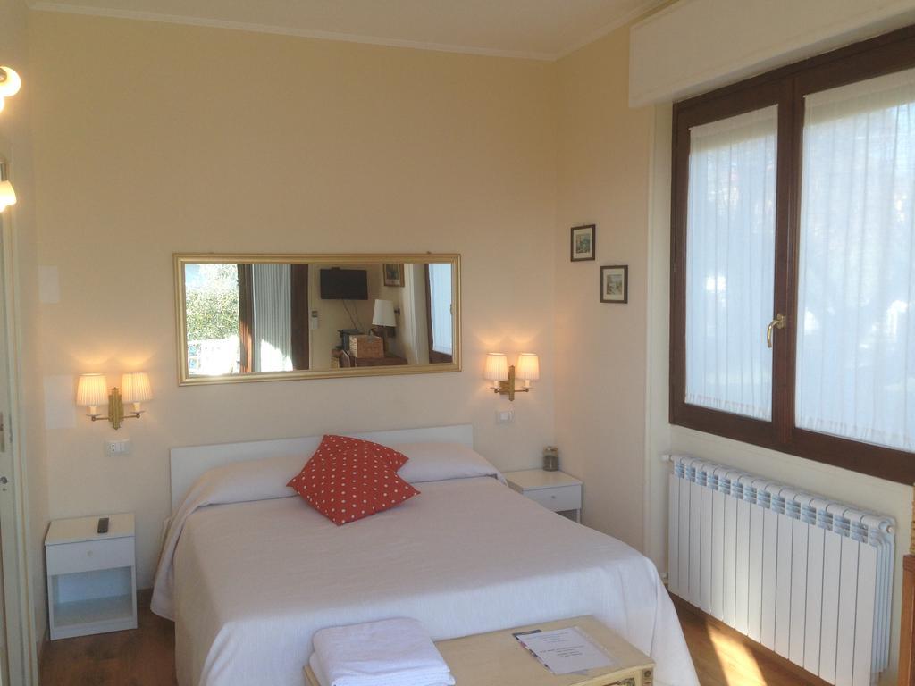 Hotel Dal Generale Moniga del Garda Zimmer foto