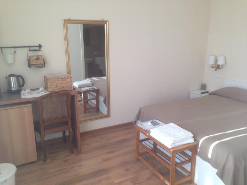 Hotel Dal Generale Moniga del Garda Zimmer foto